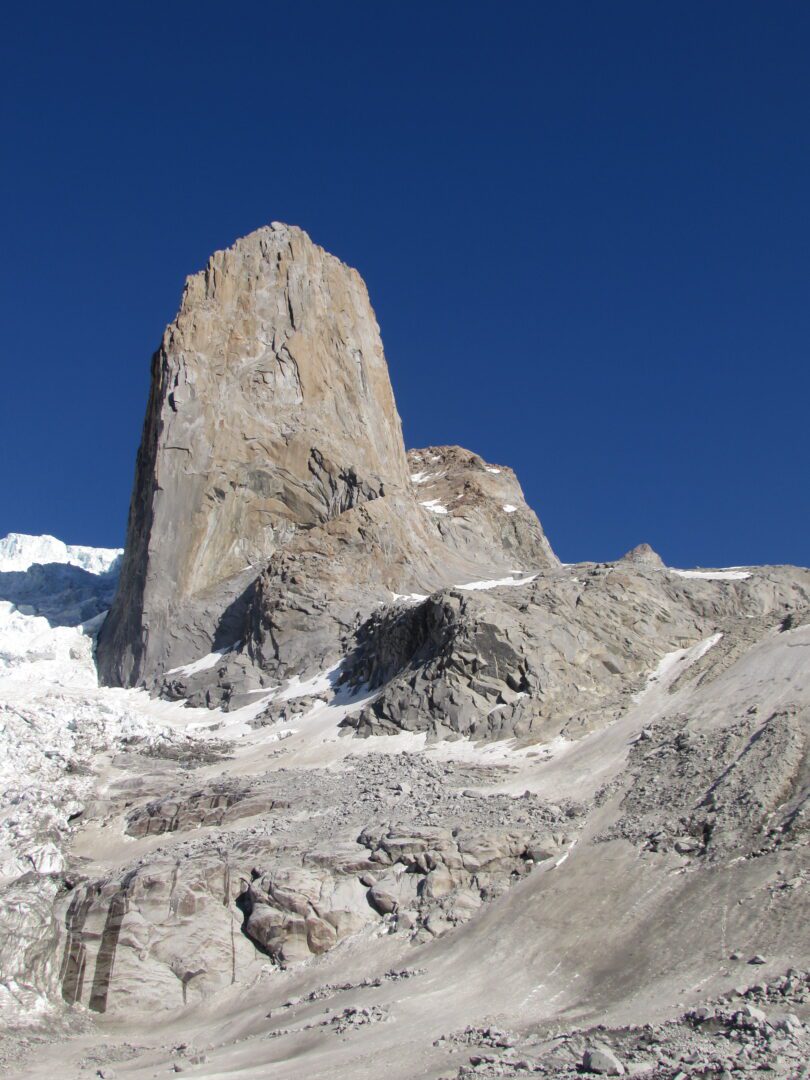 chilemontana-RUTA AGUJA MANKE Desde el Glaciar Universidad scaled